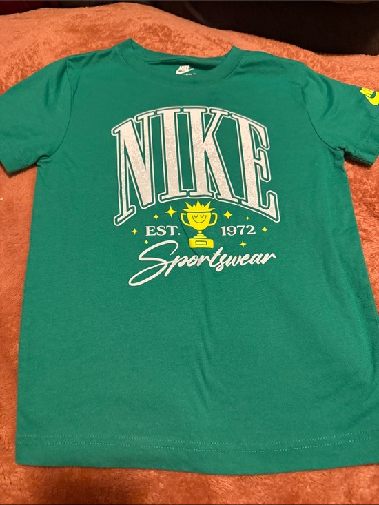 Nike Other - Nike Kids' Green Sportwear Logo T-Shirt boys sz 7 tee